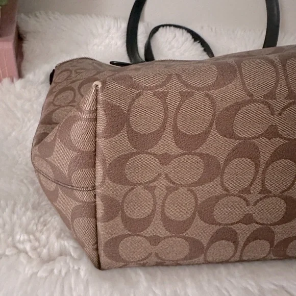 Tote In Signature Canvas - COACH - Picture 6 of 8
